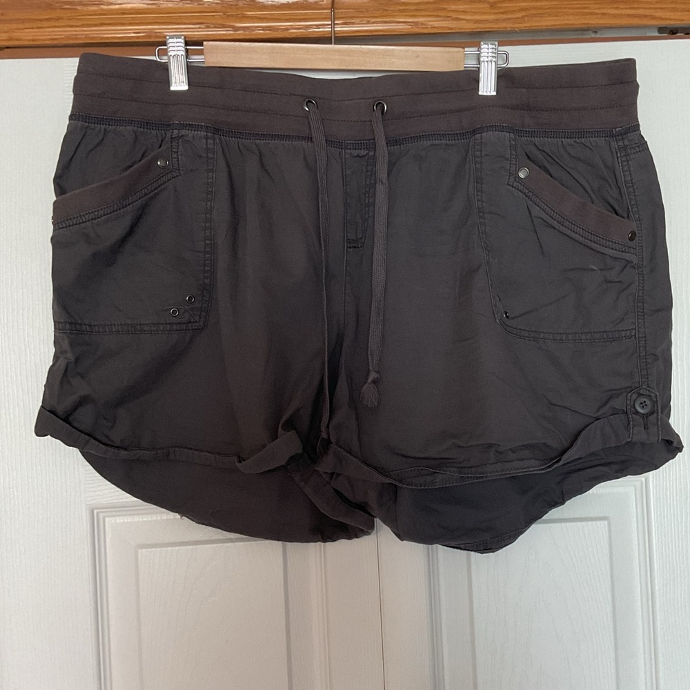 Maurices Size 2 Gray Shorts